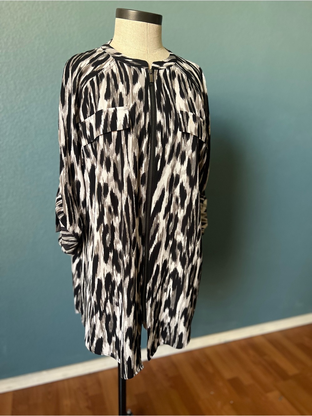 Rock & Republic Black and White Brushstroke Print Blouse